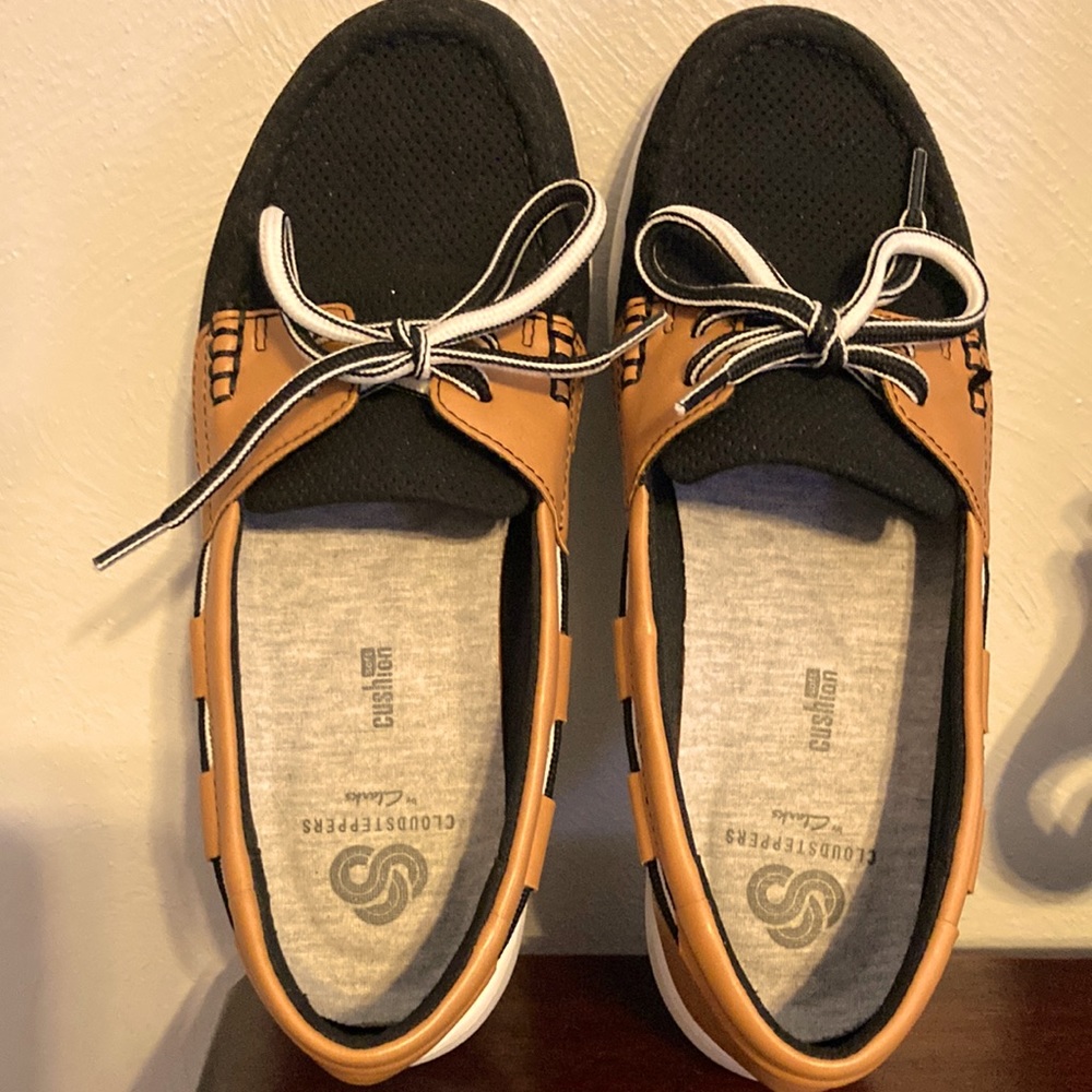 Clarks Cloudsteppers (very good condition) Size 6.5 (black/camel)